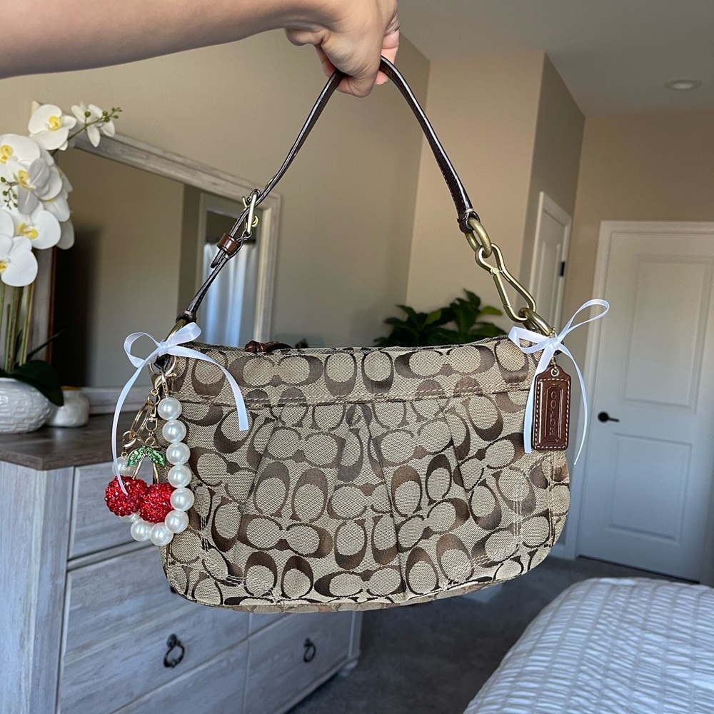 COACH Y2K Signature Brown Hamptons Shoulder Bag